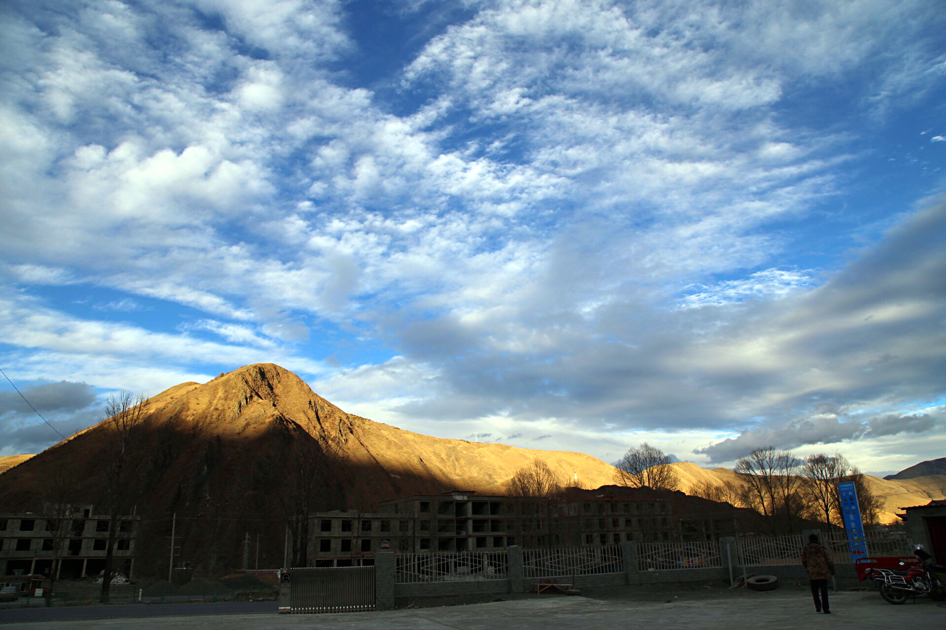 亞丁自駕路過城鎮