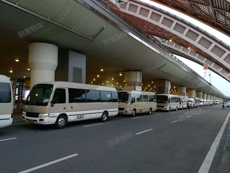 拍攝《想想辦法吧爸爸》指定商務車和考斯特用車