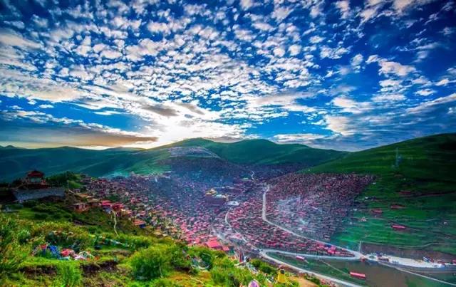 成都到到色達4日拼車游，揮之不去的紅色典藏