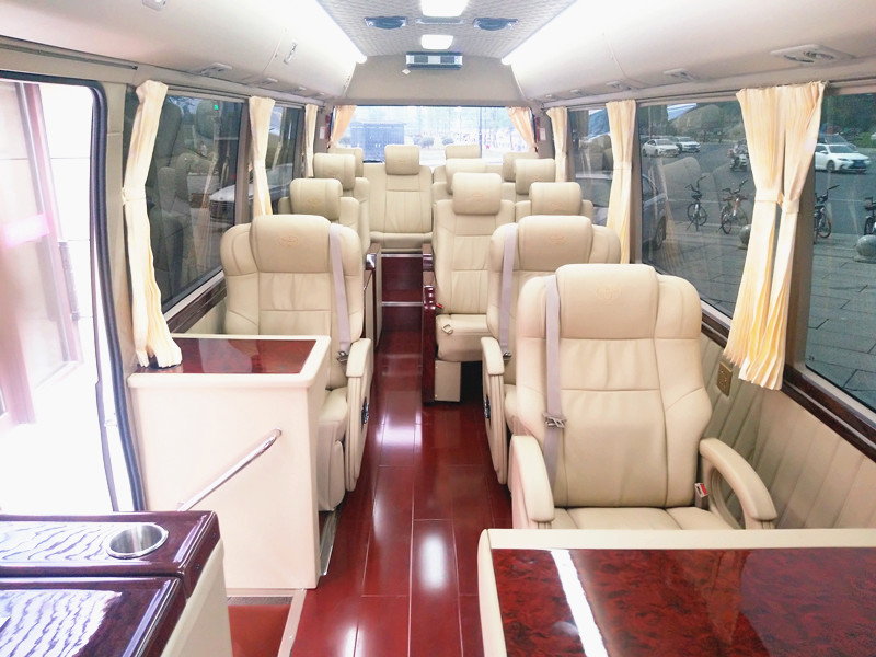 成都租考斯特多少錢一天