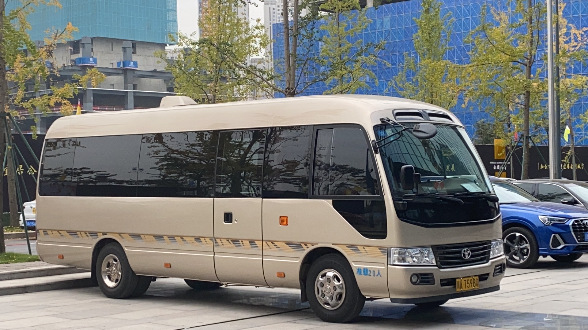 成都租車帶司機(jī)服務(wù)