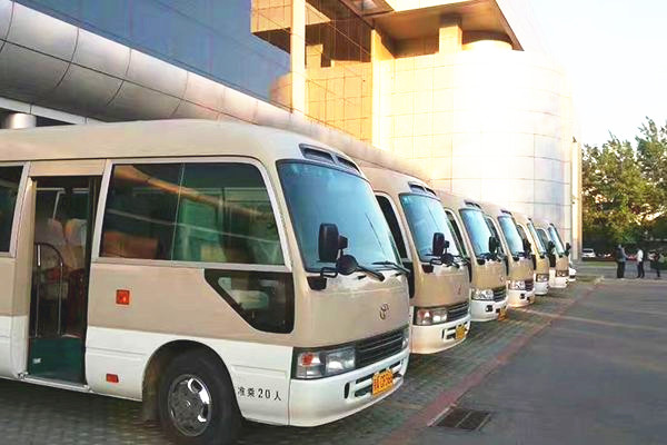 成都通州區商務車出租 一天多少錢成都租車哪家便宜