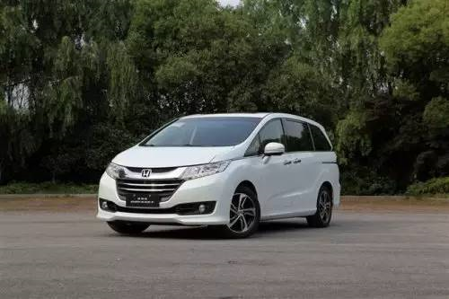 秋冬時(shí)節(jié)天氣轉(zhuǎn)涼，租車使用時(shí)到底要不要熱