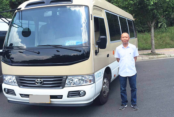 成都包車帶司機