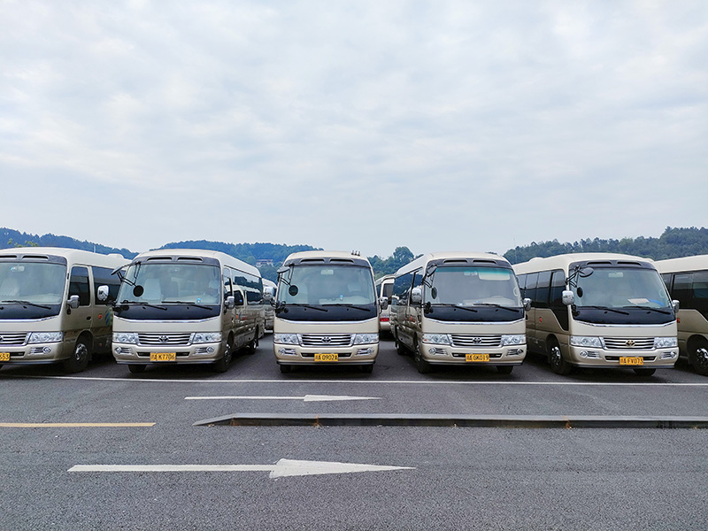 成都考斯特租車價格 成都考斯特租車價格